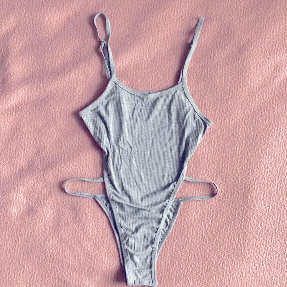 🐰gray bodysuit🐰